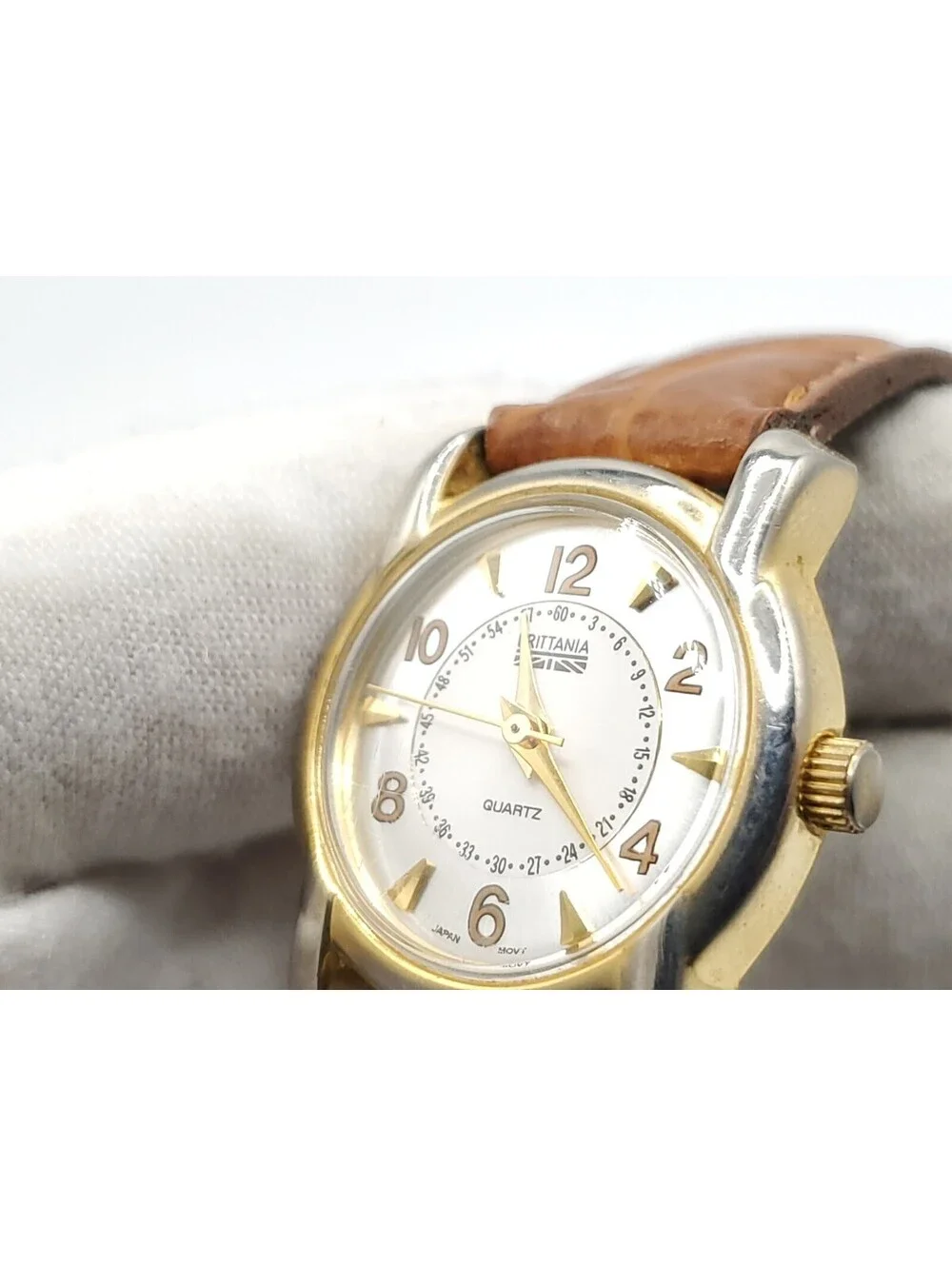 Brittania Quartz Womens Watch New Battery Gold Tone Brown Band 18mm